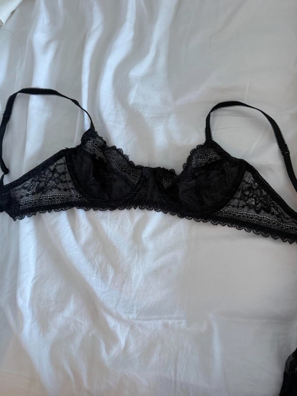 Delicate Black Lace Underwire Bra